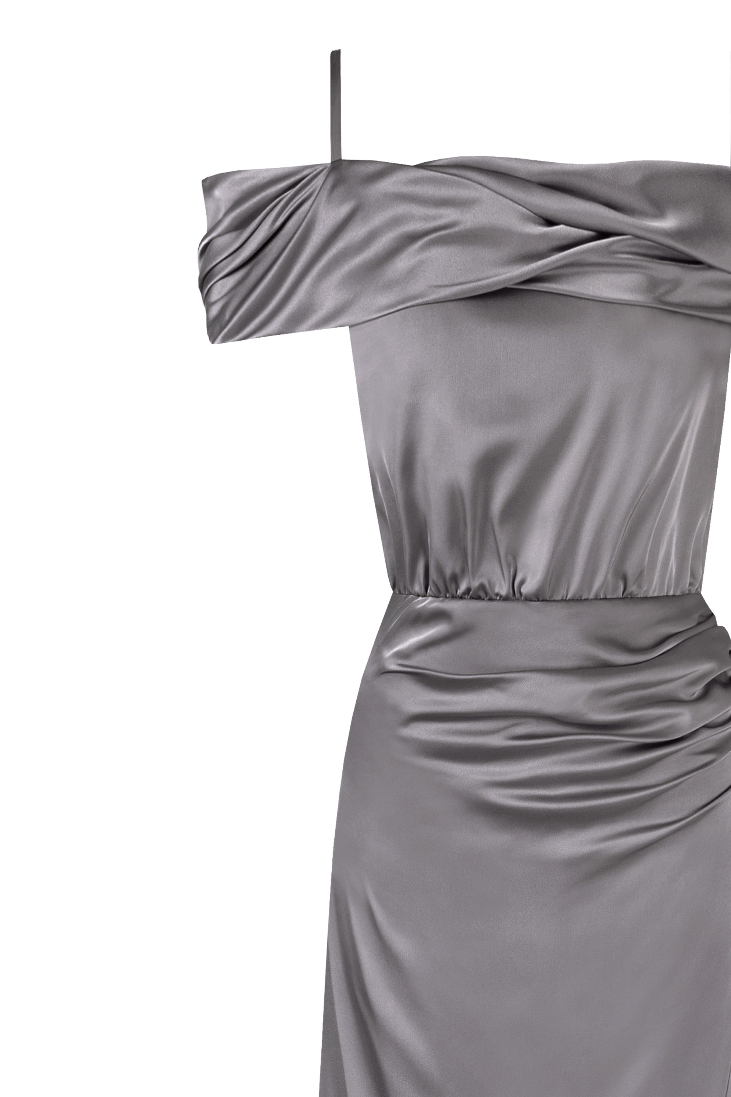 فستان ماكسي أنيق باللون الفضي بأكتاف مكشوفة