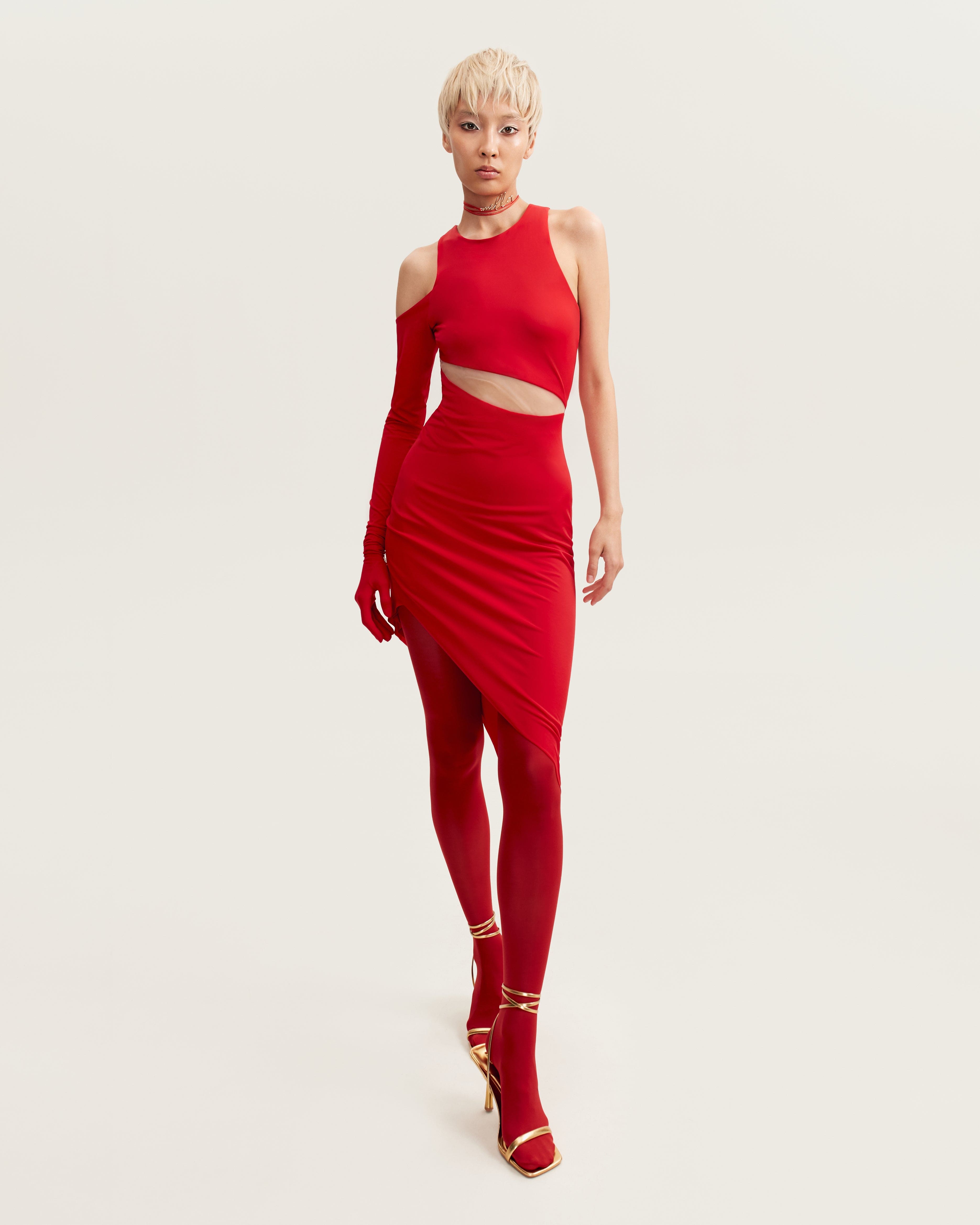 فستان أحمر متوسط الطول غير متماثل