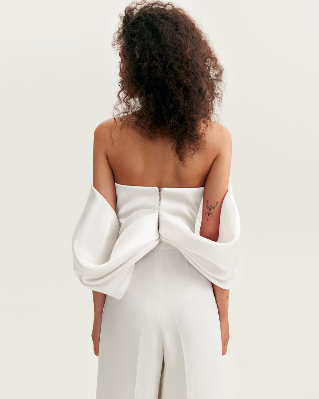 White organza off-shoulder blouse with meringue flounces, Xo Xo