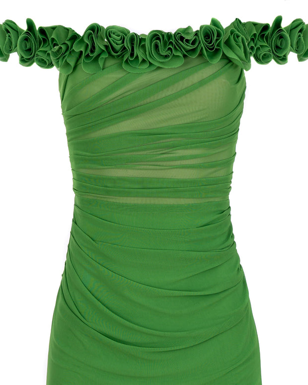 فستان سهرة أنيق مكشوف الأكتاف باللون الأخضر