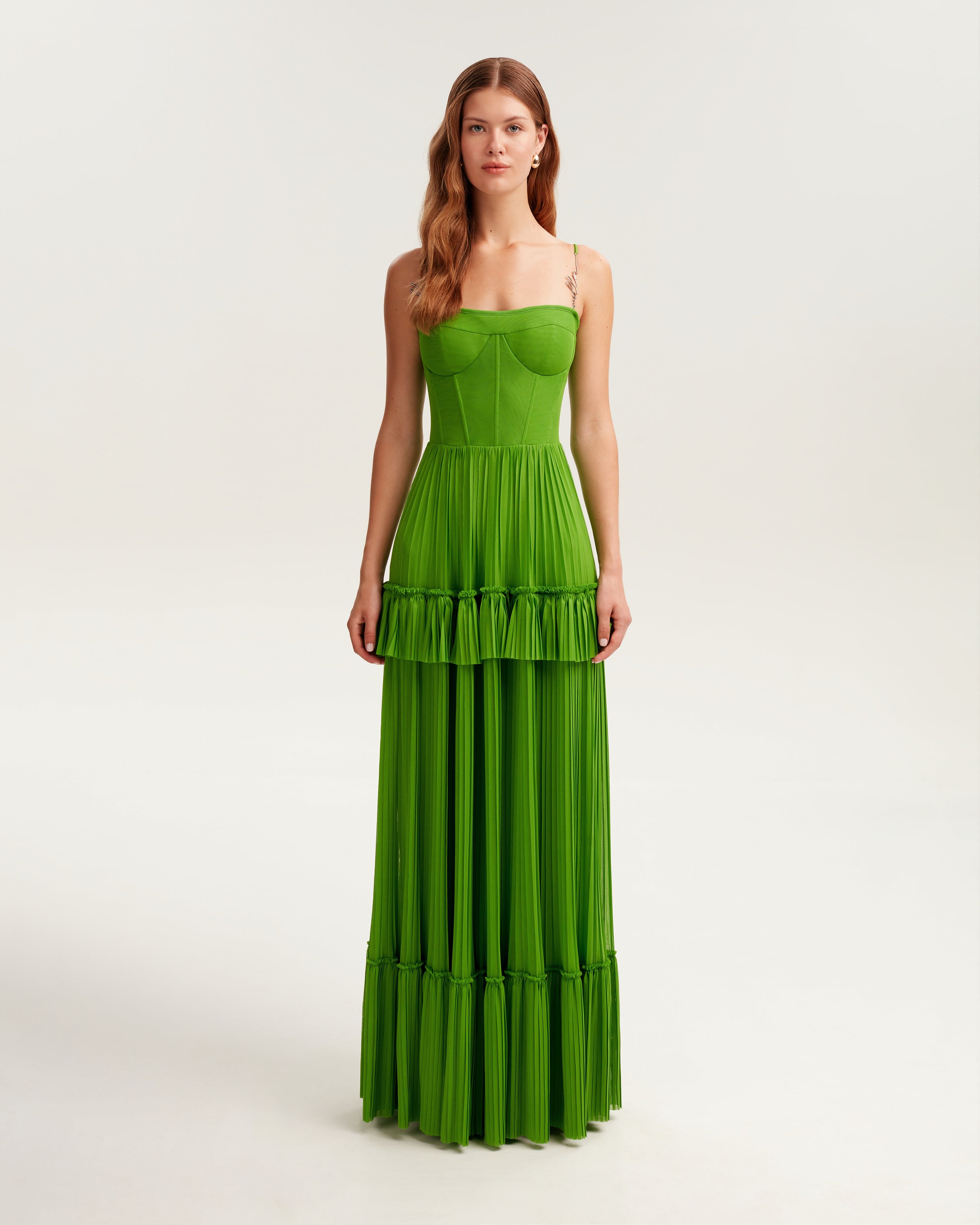 فستان ماكسي أخضر بأشرطة سباغيتي