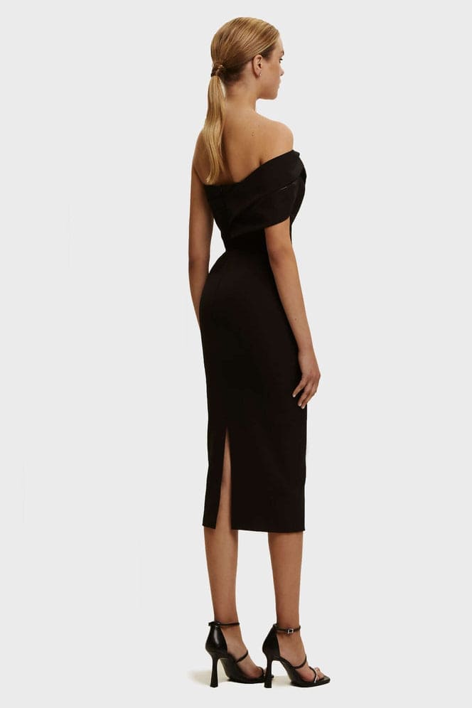 Elegant black off-the-shoulder sparkling maxi dress