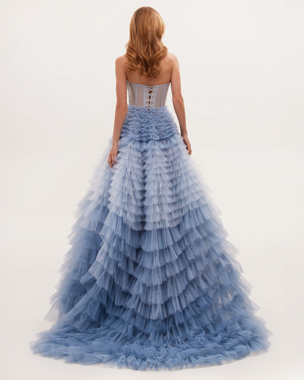 فستان منفوش ذو طبقات مكشكشة باللون الأزرق الفاتح